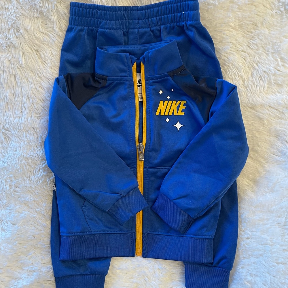 Nike sweatsuit